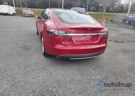 2013 Tesla Model S z USA, uszkodzony, nr VIN 5YJSA1DN6DFP26504
